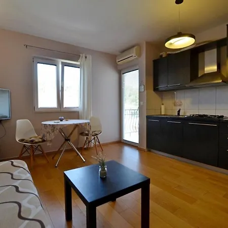 Apartment With Parking Space - 20865